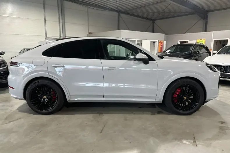 Porsche Cayenne din 2024 cu 25.800 km - oferta POR116482 - foto 8