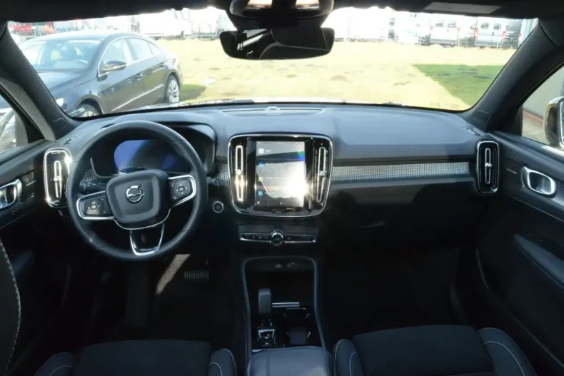 Volvo XC40 din 2024 cu 15.000 km - oferta VOL116489 - foto 12