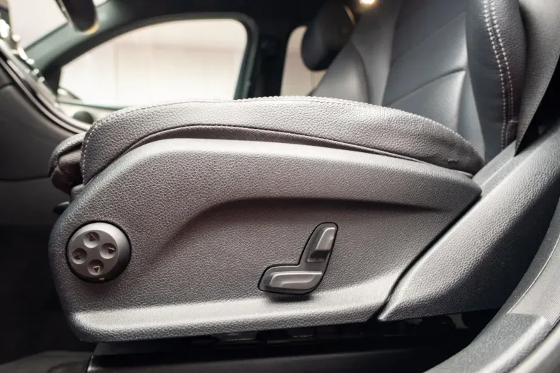 Mercedes-Benz GLC 220 din 2020 cu 65.000 km - oferta MER116526 - foto 20