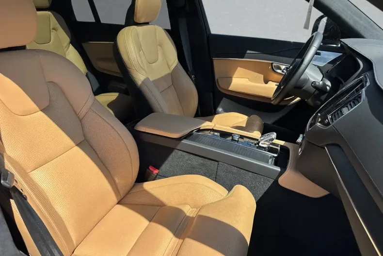 Volvo XC90 din 2024 cu 12.300 km - oferta VOL116580 - foto 3