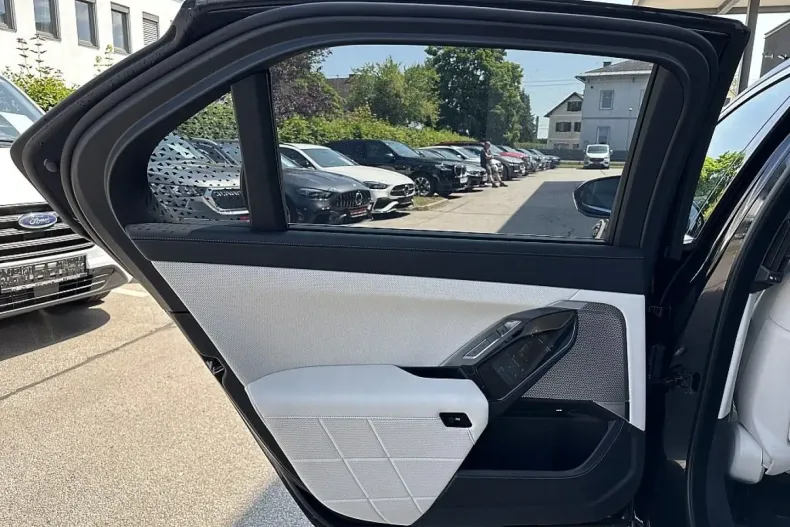 BMW 750 din 2023 cu 23.560 km - oferta BMW116621 - foto 17