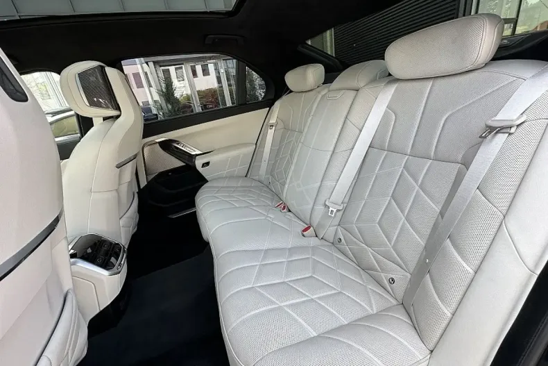 BMW 750 din 2023 cu 23.560 km - oferta BMW116621 - foto 21