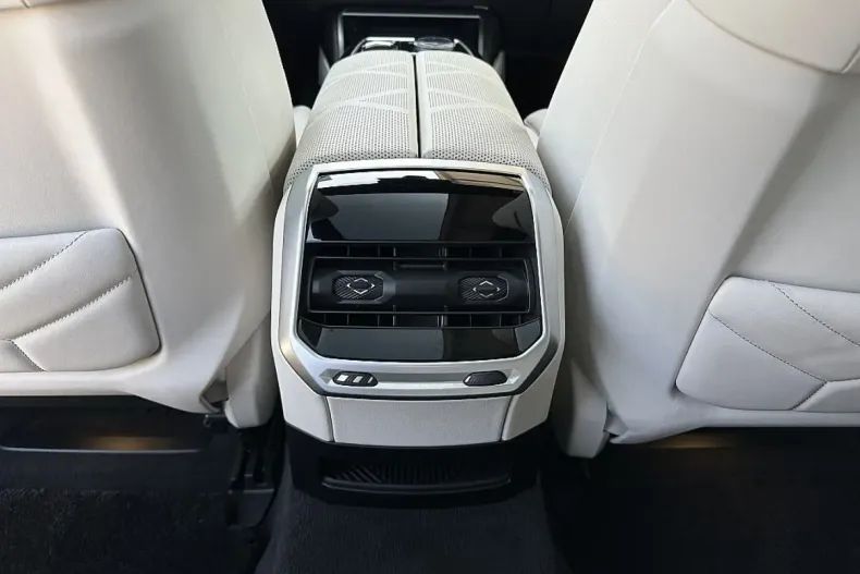 BMW 750 din 2023 cu 23.560 km - oferta BMW116621 - foto 23