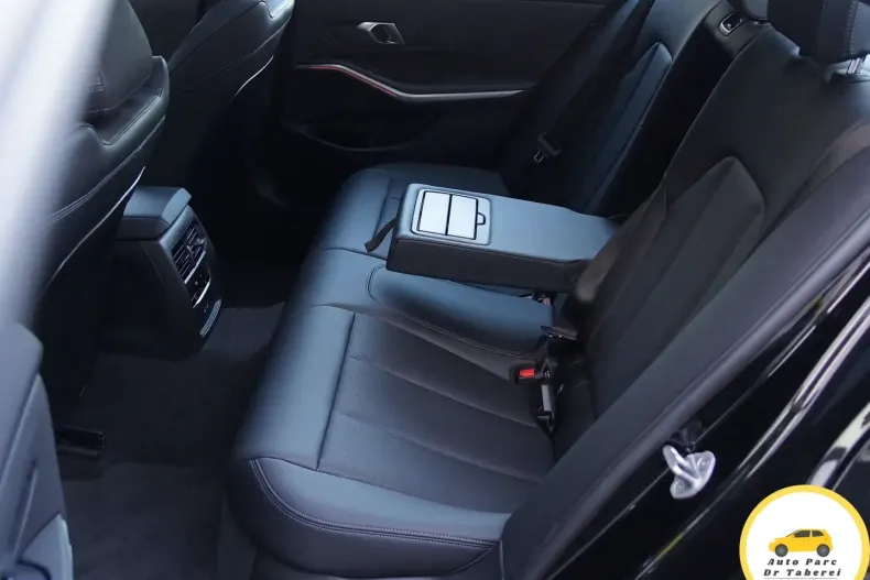 BMW 330 din 2024 cu 8.600 km - oferta BMW116642 - foto 19
