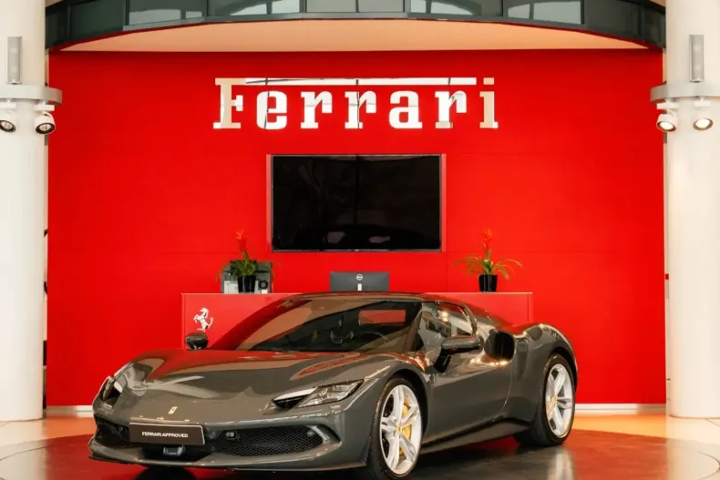 Ferrari 296 GTB din 2024 cu 1.200 km - oferta FER116643 - foto 1