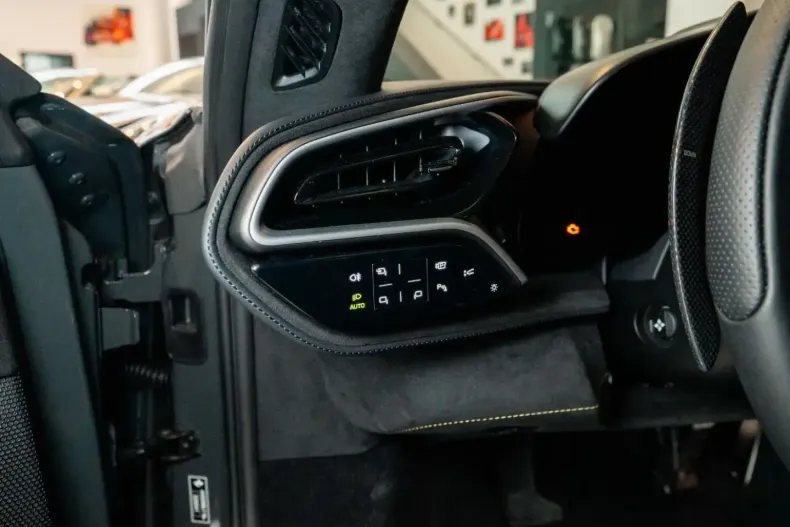 Ferrari 296 GTB din 2024 cu 1.200 km - oferta FER116643 - foto 18