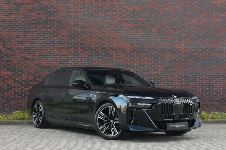 BMW M760 din 2023 cu 33.057 km - oferta BMW116650 - foto 1