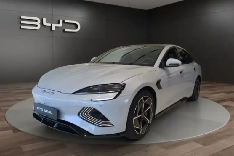 BYD SEAL din 2025 cu 5.000 km - oferta BYD116656 - foto 1