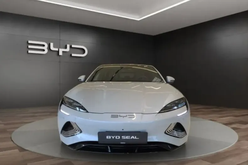 BYD SEAL din 2025 cu 5.000 km - oferta BYD116656 - foto 2