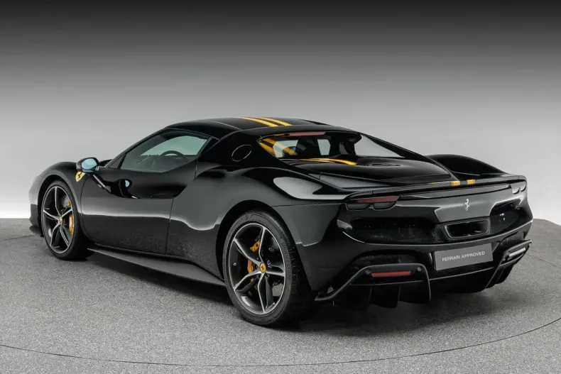 Ferrari 296 GTB din 2023 cu 6.600 km - oferta FER116688 - foto 4