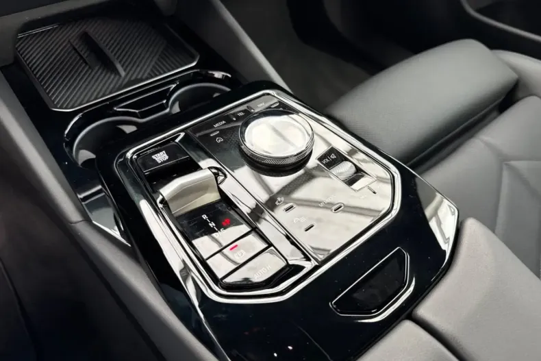 BMW 520 din 2023 cu 30.600 km - oferta BMW116693 - foto 23