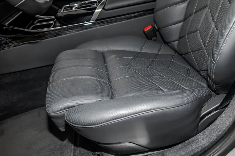 BMW 750 din 2023 cu 28.800 km - oferta BMW116734 - foto 12