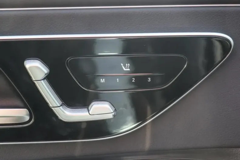 Mercedes-Benz CLE 200 din 2024 cu 11.599 km - oferta MER116763 - foto 10