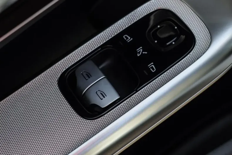 Mercedes-Benz CLE 200 din 2024 cu 11.599 km - oferta MER116763 - foto 17