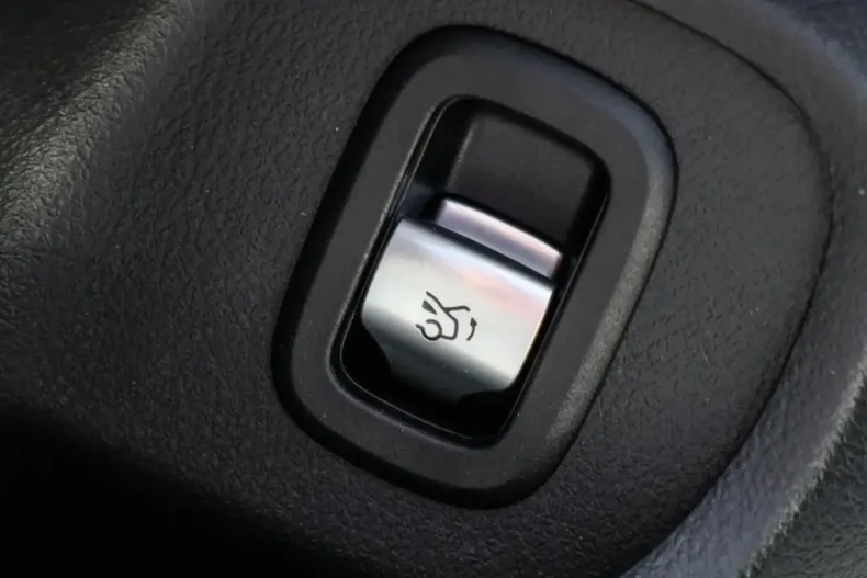 Mercedes-Benz CLE 200 din 2024 cu 11.599 km - oferta MER116763 - foto 18