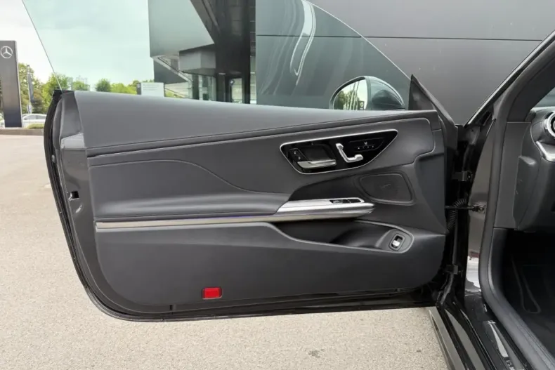 Mercedes-Benz CLE 200 din 2024 cu 9.700 km - oferta MER116766 - foto 13