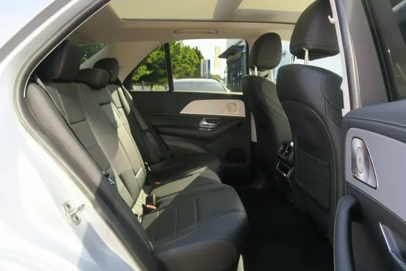 Mercedes-Benz GLE 300 din 2024 cu 8.404 km - oferta MER116778 - foto 9