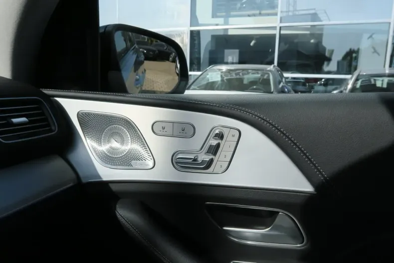 Mercedes-Benz GLE 300 din 2024 cu 8.404 km - oferta MER116778 - foto 13