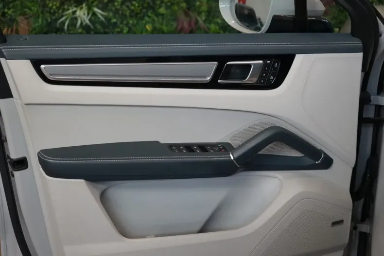 Porsche Cayenne din 2023 cu 33.476 km - oferta POR116816 - foto 8