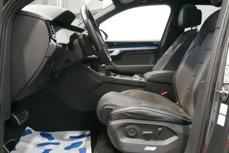 Volkswagen Touareg din 2022 cu 75.751 km - oferta VOL116824 - foto 11