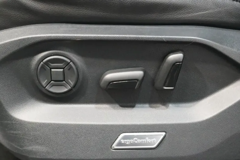 Volkswagen Touareg din 2022 cu 75.751 km - oferta VOL116824 - foto 12