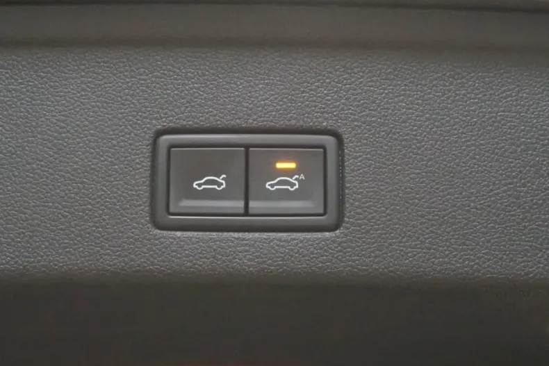 Volkswagen Touareg din 2022 cu 75.751 km - oferta VOL116824 - foto 37