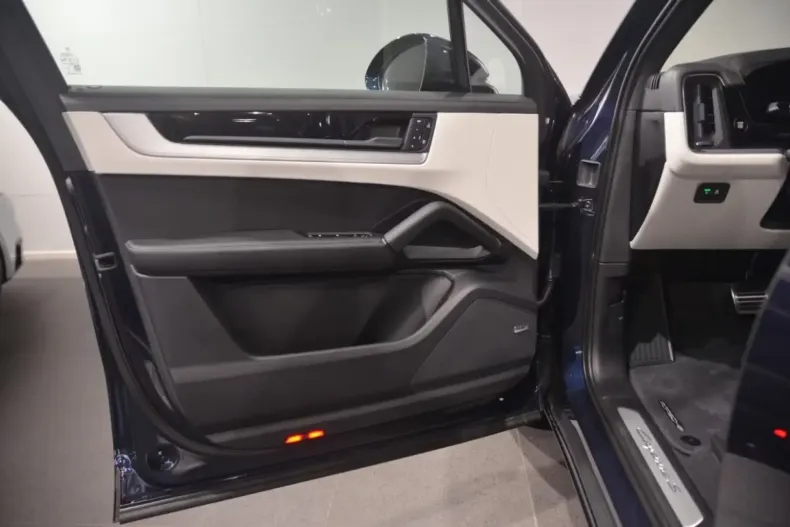 Porsche Cayenne din 2025 cu 20 km - oferta POR116828 - foto 5