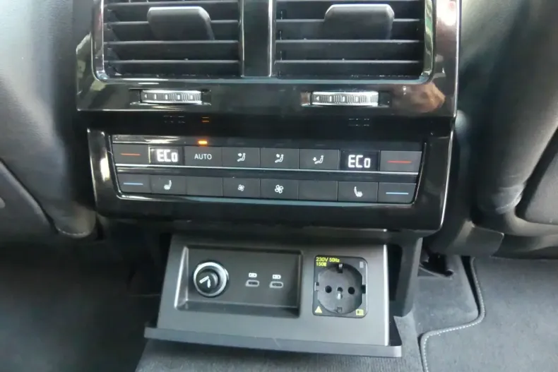 Volkswagen Touareg din 2024 cu 33.721 km - oferta VOL116842 - foto 9