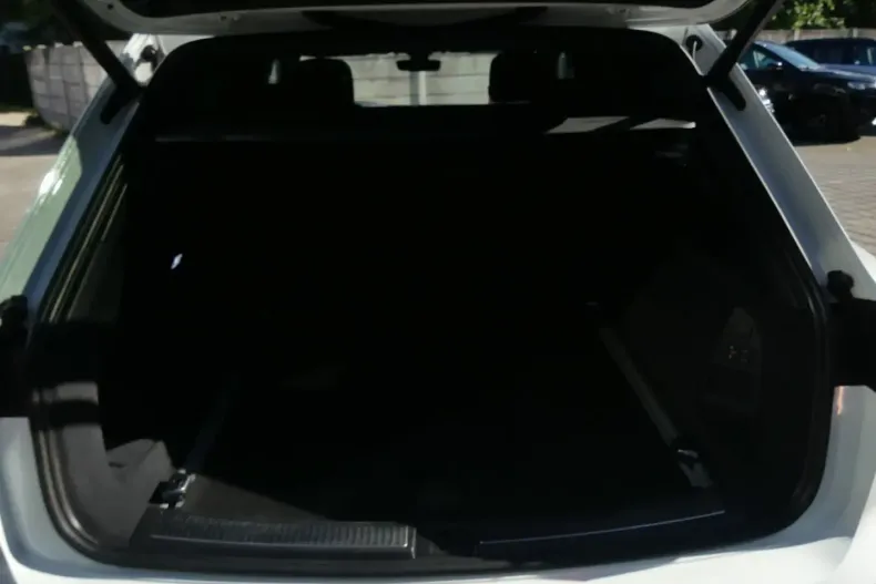 Volkswagen Touareg din 2024 cu 33.721 km - oferta VOL116842 - foto 29