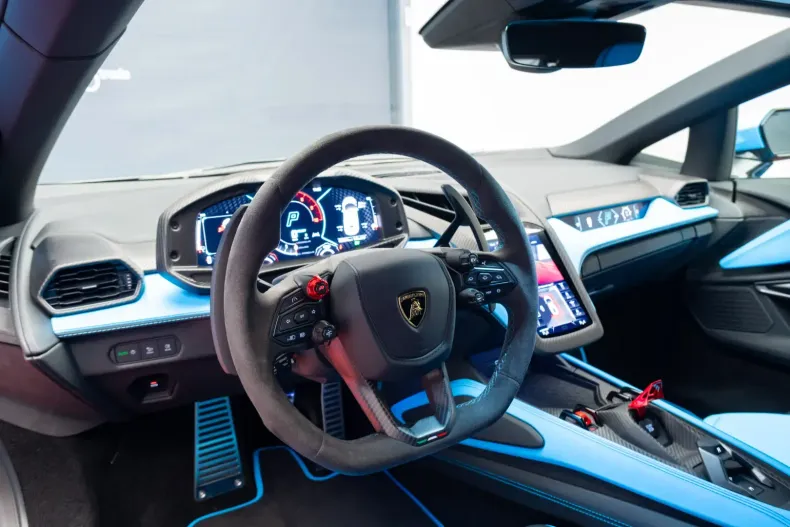 Lamborghini Revuelto din 2025 cu 200 km - oferta LAM116916 - foto 8