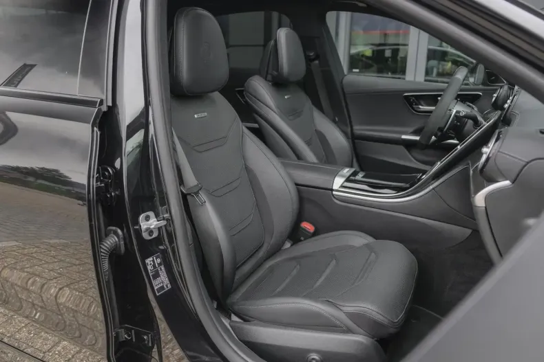 Mercedes-Benz C 63 AMG din 2023 cu 6.370 km - oferta MER116921 - foto 18