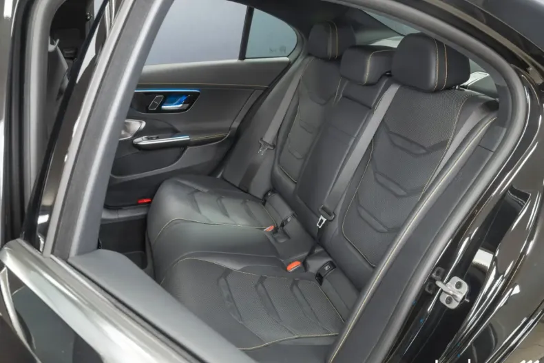 Mercedes-Benz C 63 AMG din 2024 cu 12.454 km - oferta MER116934 - foto 14