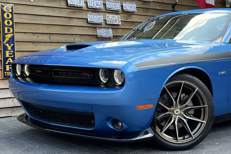 Dodge Challenger din 2023 cu 23.403 km - oferta DOD116941 - foto 1