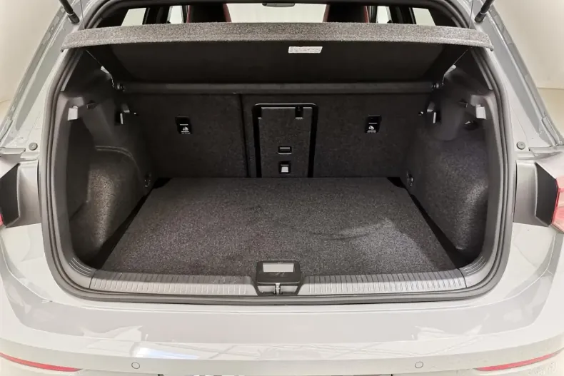 Volkswagen Golf din 2024 cu 19.990 km - oferta VOL116960 - foto 25