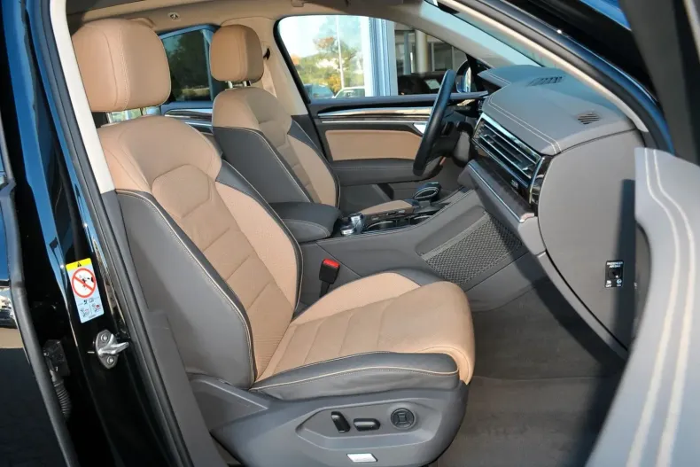 Volkswagen Touareg din 2024 cu 42.000 km - oferta VOL116977 - foto 13