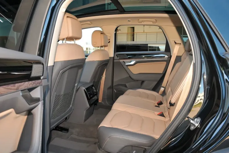 Volkswagen Touareg din 2024 cu 42.000 km - oferta VOL116977 - foto 17