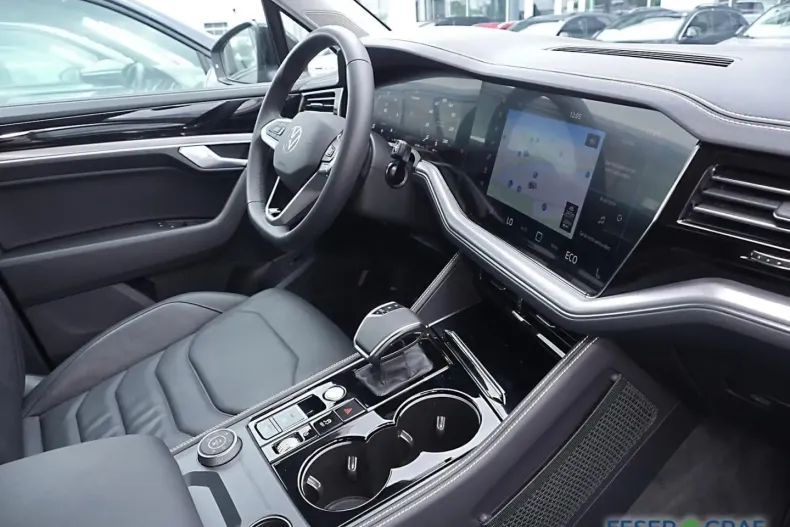 Volkswagen Touareg din 2024 cu 24.903 km - oferta VOL116985 - foto 9