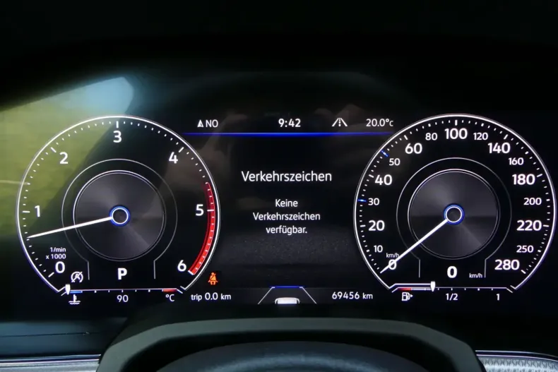 Volkswagen Touareg din 2021 cu 69.455 km - oferta VOL116993 - foto 21