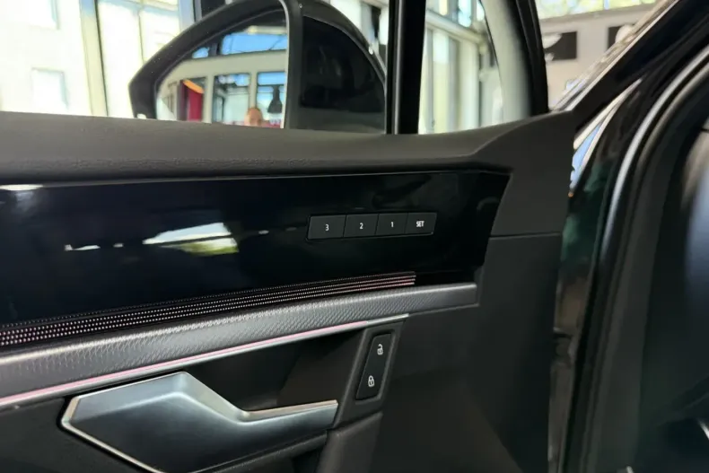 Volkswagen Touareg din 2022 cu 92.852 km - oferta VOL116998 - foto 18