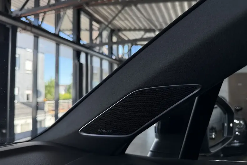 Volkswagen Touareg din 2022 cu 92.852 km - oferta VOL116998 - foto 25