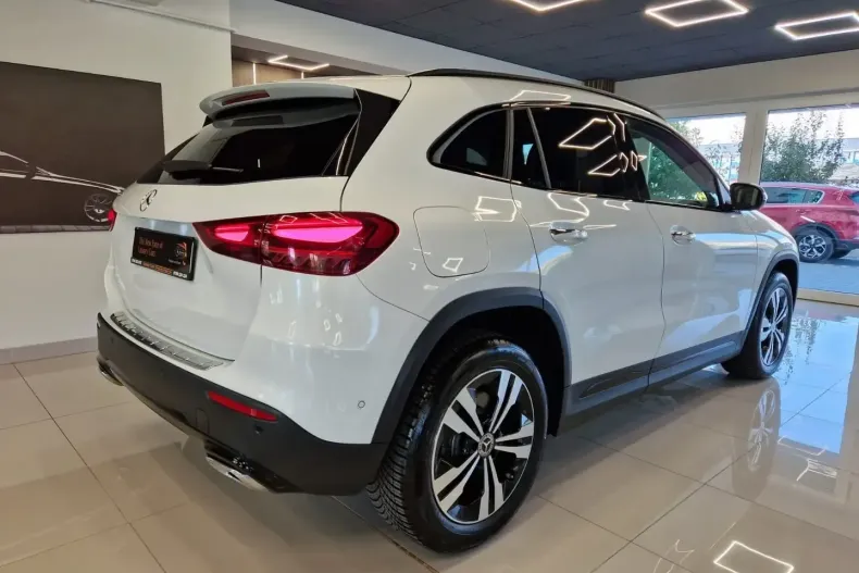 Mercedes-Benz GLA 250 din 2024 cu 8.100 km - oferta MER117000 - foto 2