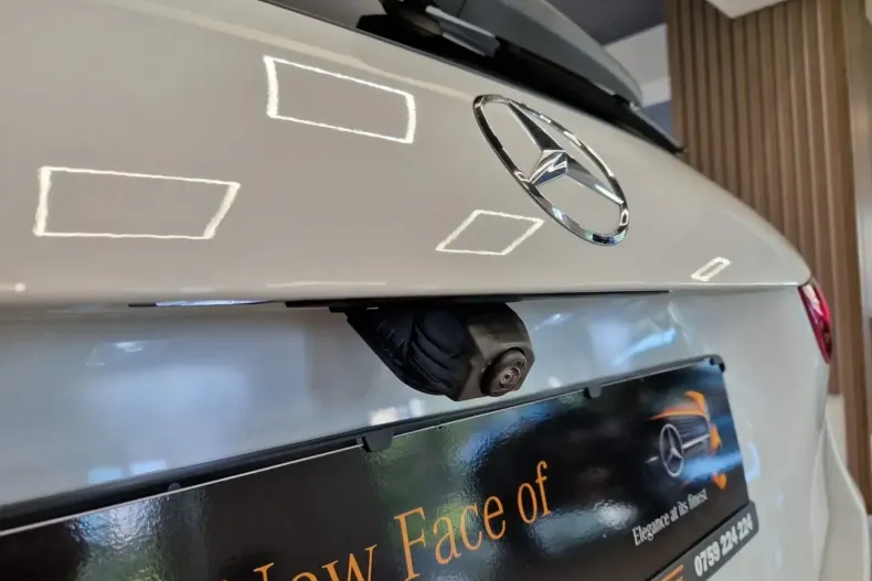 Mercedes-Benz GLA 250 din 2024 cu 8.100 km - oferta MER117000 - foto 11