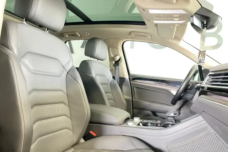 Volkswagen Touareg din 2022 cu 99.990 km - oferta VOL117004 - foto 13