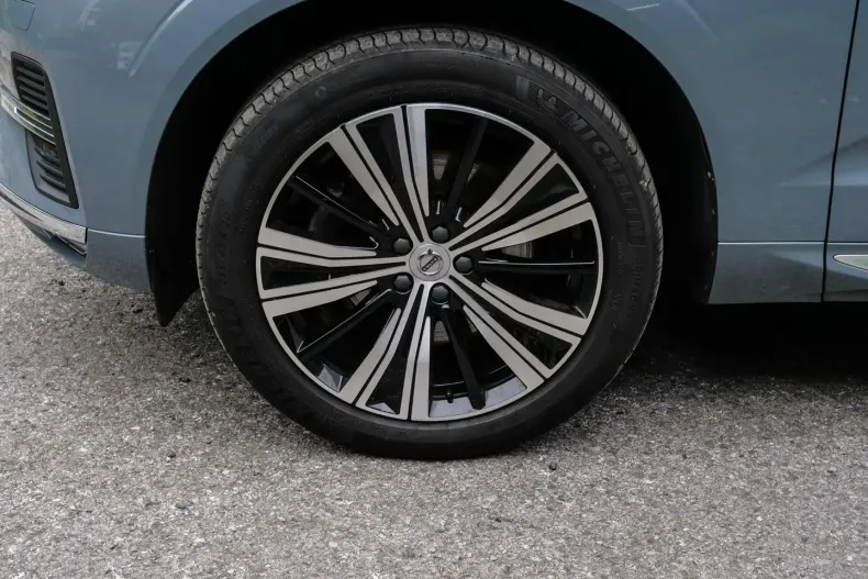 Volvo XC60 din 2022 cu 80.111 km - oferta VOL117012 - foto 4