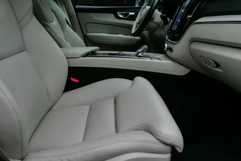 Volvo XC60 din 2022 cu 80.111 km - oferta VOL117012 - foto 13