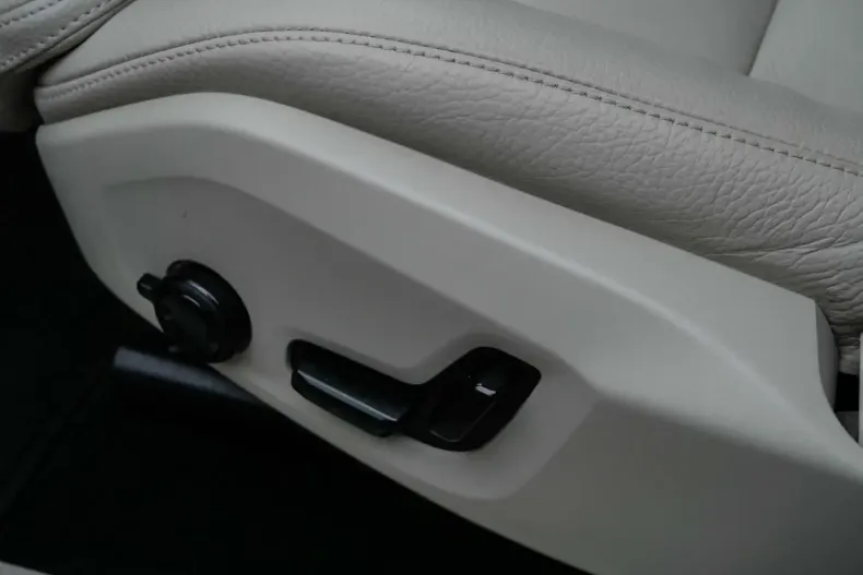 Volvo XC60 din 2022 cu 80.111 km - oferta VOL117012 - foto 17