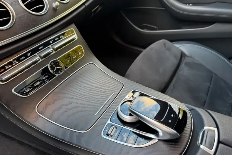 Mercedes-Benz E 300 din 2020 cu 69.000 km - oferta MER117024 - foto 36