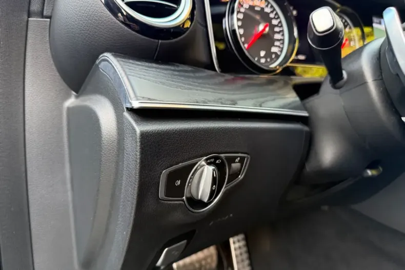 Mercedes-Benz E 300 din 2020 cu 69.000 km - oferta MER117024 - foto 37