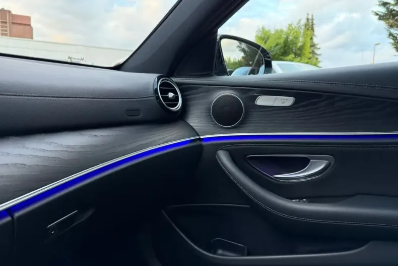 Mercedes-Benz E 300 din 2020 cu 69.000 km - oferta MER117024 - foto 41