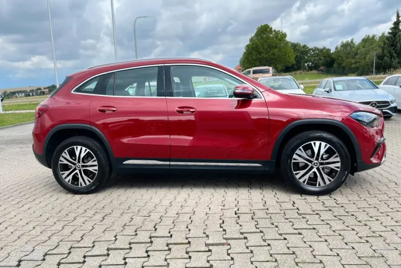 Mercedes-Benz GLA 180 din 2024 cu 5.315 km - oferta MER117029 - foto 3